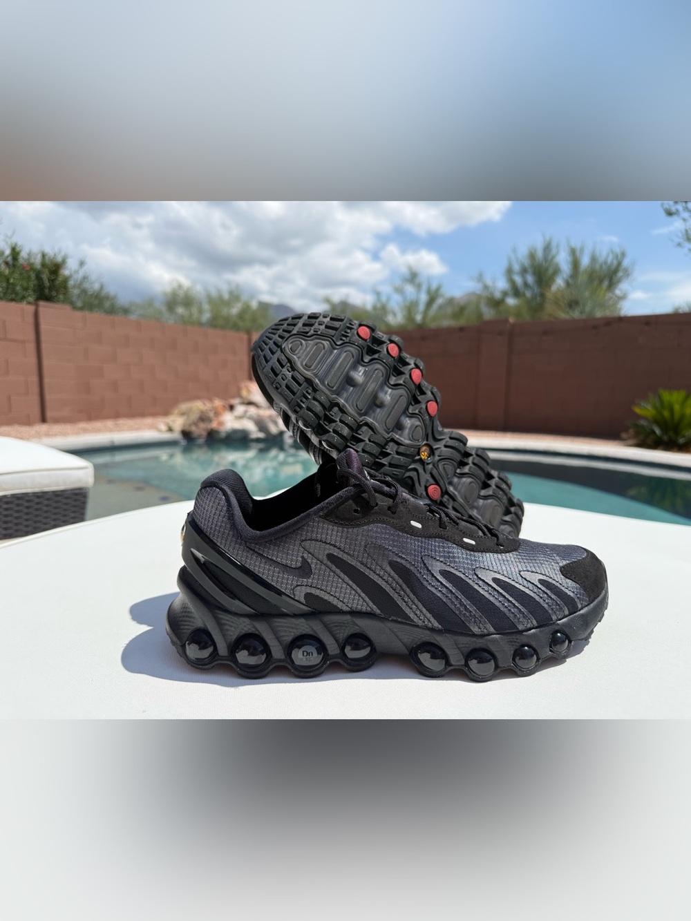 Nike Air Max DN8 SE men’s 9.5 Dark Gray Black like new EUC